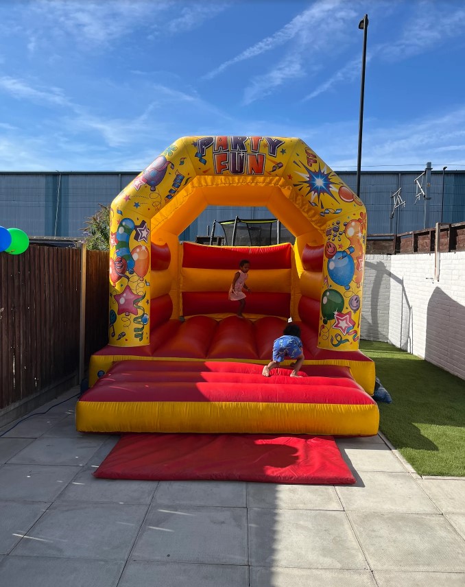 Latoy Little bizi bouncer google review Aug 2026